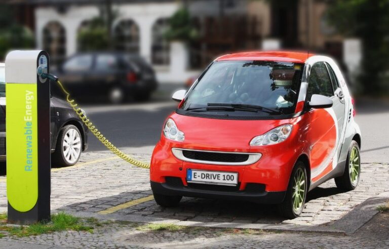 Elektrikli Tek Kişilik Araba Ulaşımın Geleceği mi